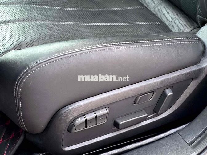 Mazda 6 2023 2.0 Premium Trắng Tự động 6 cấp