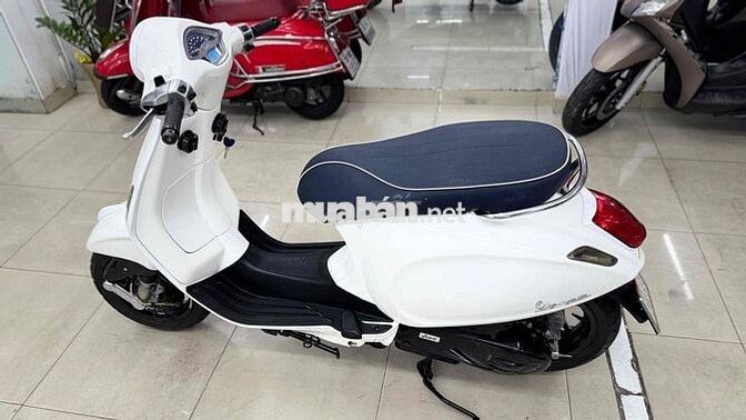 Piaggio Vespa iGet Trắng ABS LED USB Nữ