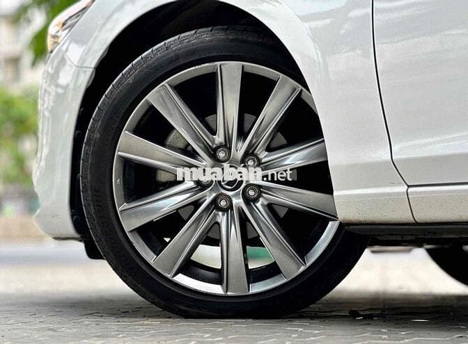 Mazda 6 2023 2.0 Premium Trắng Tự động 6 cấp