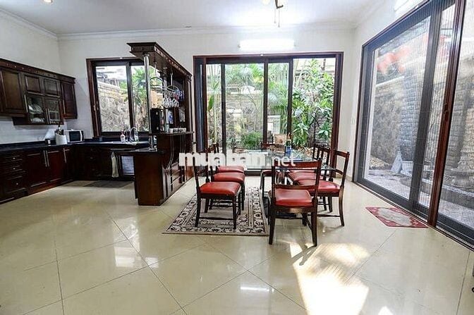 Cho thuê Biệt thự 280m2 Số 8 C4Ciputra, Phường Phú Thượng, Hà Nội