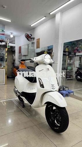 Piaggio Vespa iGet Trắng ABS LED USB Nữ