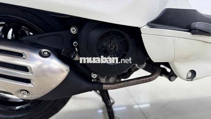 Piaggio Vespa iGet Trắng ABS LED USB Nữ