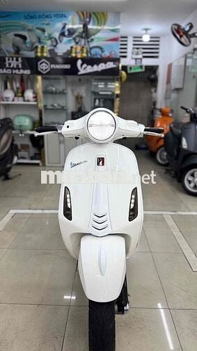 Piaggio Vespa iGet Trắng ABS LED USB Nữ