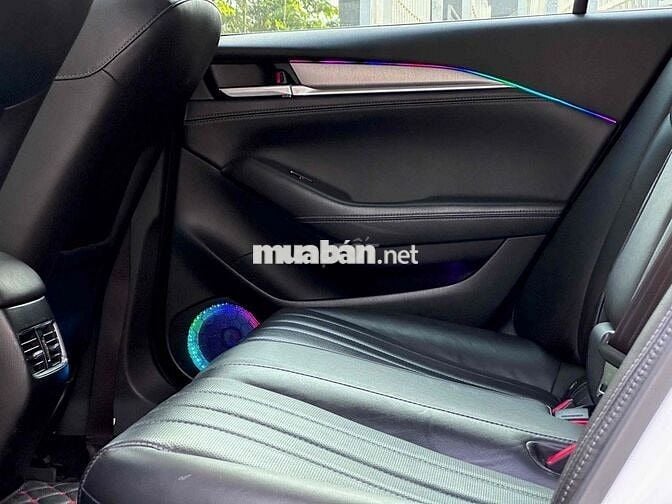 Mazda 6 2023 2.0 Premium Trắng Tự động 6 cấp