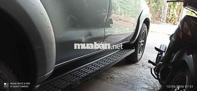 Toyota Fortuner 7 chỗ màu Bạc