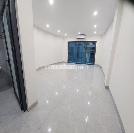 Văn phòng gần hồ Tây, 30m2 phù hợp vp đại diện 3-6 người làm việc