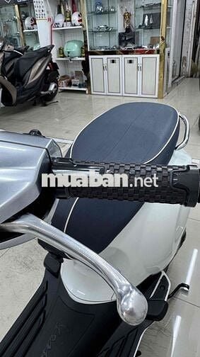 Piaggio Vespa iGet Trắng ABS LED USB Nữ