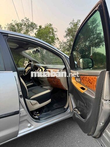 Toyota Innova 2010 Bạc