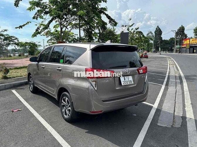 Toyota Innova E 2.0 MT 2023 Nâu ánh kim