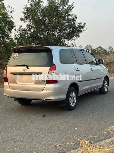 Toyota Innova 2010 Bạc