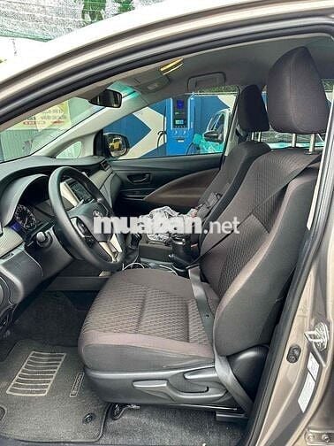 Toyota Innova E 2.0 MT 2023 Nâu ánh kim