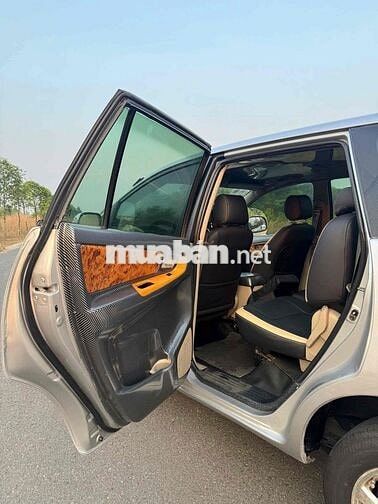Toyota Innova 2010 Bạc