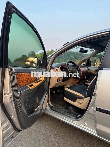 Toyota Innova 2010 Bạc