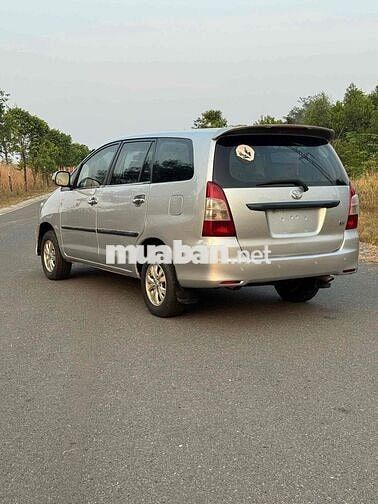 Toyota Innova 2010 Bạc
