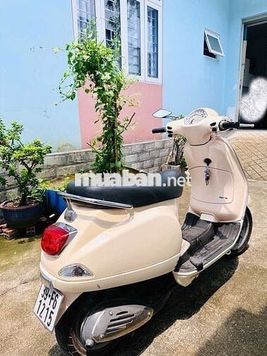Piaggio Vespa Cổ điển màu Kem