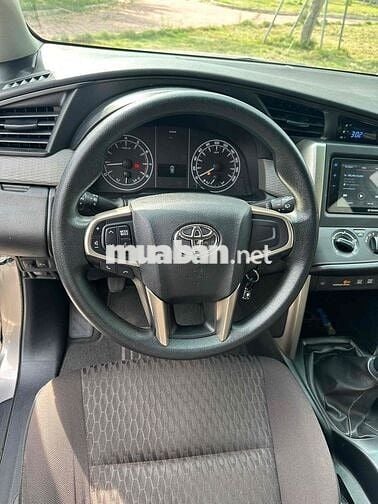 Toyota Innova E 2.0 MT 2023 Nâu ánh kim
