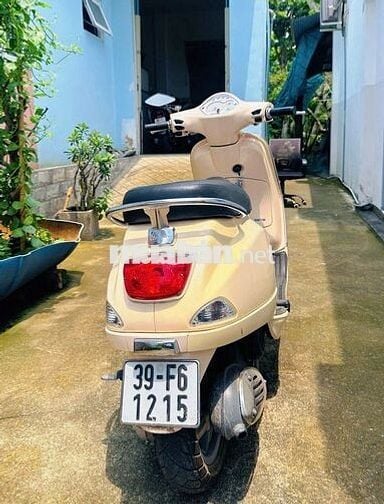 Piaggio Vespa Cổ điển màu Kem