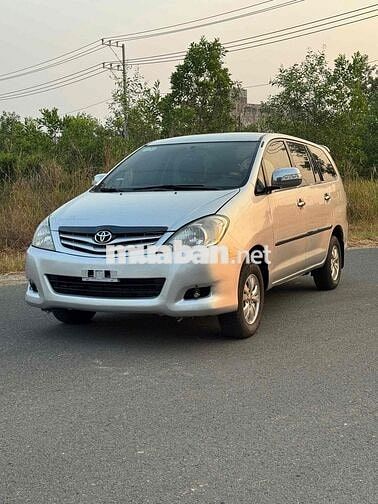 Toyota Innova 2010 Bạc
