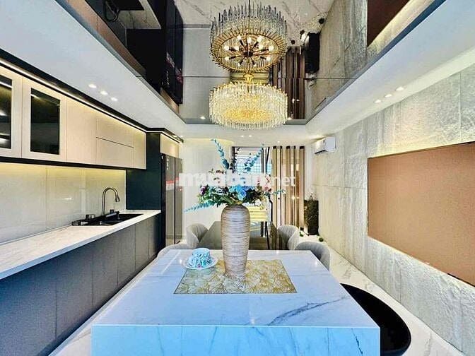 CHO THUÊ NHÀ NỘI THẤT CAO CẤP CÓ THANG MÁY 1/ HXT PHẠM VĂN CHIÊU P9