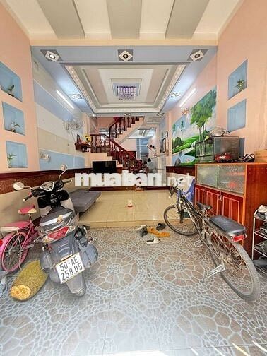 NHÀ MẶT TIỀN KHU PHÂN LÔ ĐỒNG BỘ - XE HƠI NGỦ TRONG NHÀ