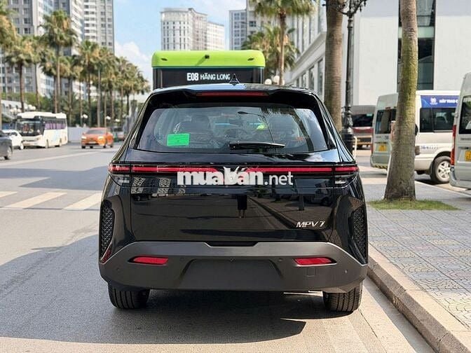 VinFast MPV7 Đen Điện