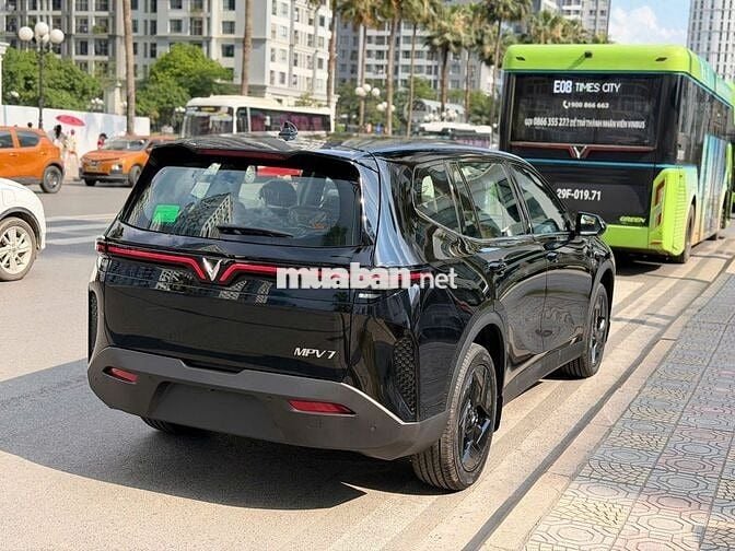 VinFast MPV7 Đen Điện