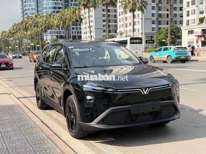 VinFast MPV7 Đen Điện