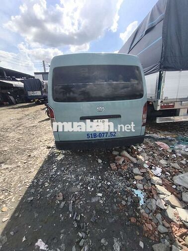 Toyota Hiace 6 chỗ màu Xanh