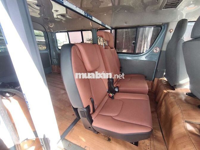 Toyota Hiace 6 chỗ màu Xanh
