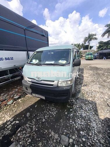 Toyota Hiace 6 chỗ màu Xanh
