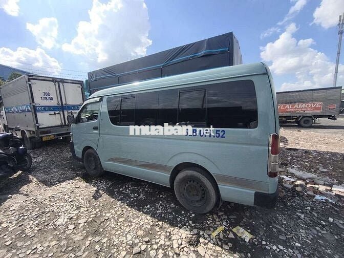 Toyota Hiace 6 chỗ màu Xanh