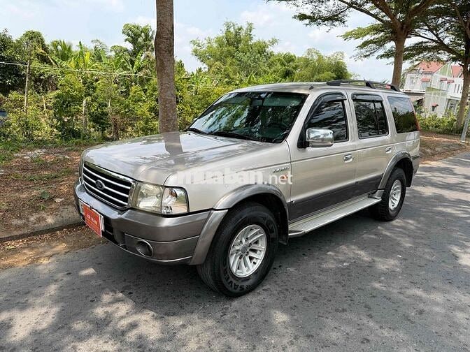 Ford Everest 2006 Vàng cát 7 chỗ