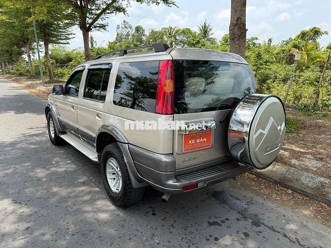 Ford Everest 2006 Vàng cát 7 chỗ