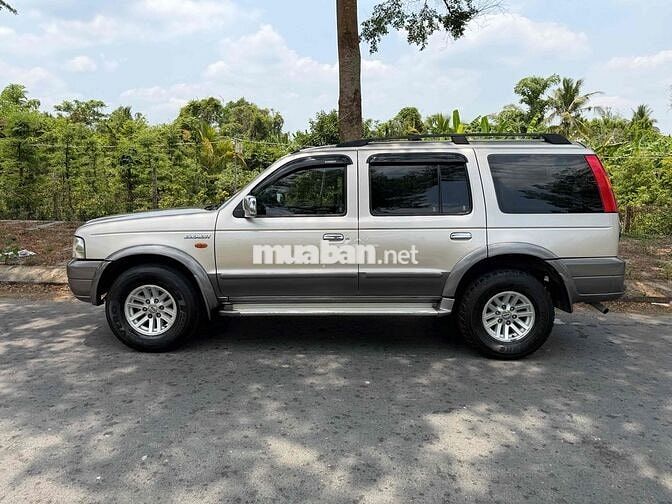 Ford Everest 2006 Vàng cát 7 chỗ
