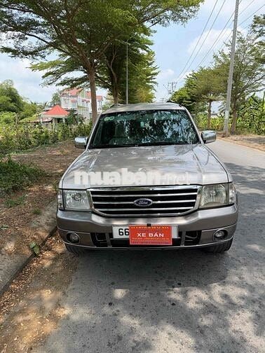 Ford Everest 2006 Vàng cát 7 chỗ