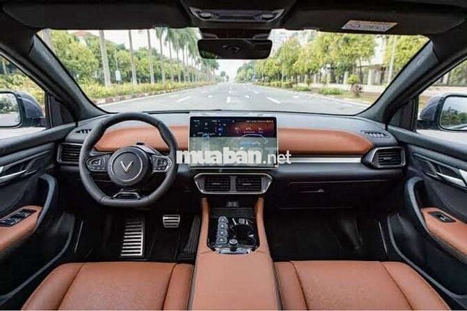 Vinfast VF8 Eco Bản Việt Nam màu Đen