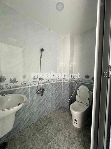 nhà sổ hồng 5.căn đối diện trường ĐH NGUYỄN TẤT THÀNH APĐ.Q12