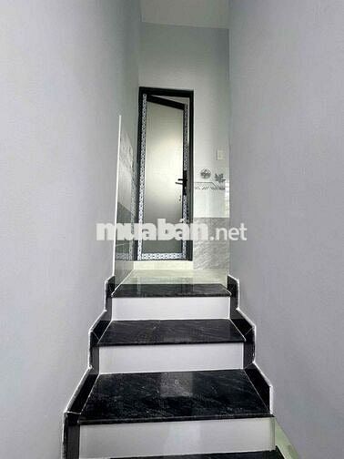 nhà sổ hồng 5.căn đối diện trường ĐH NGUYỄN TẤT THÀNH APĐ.Q12