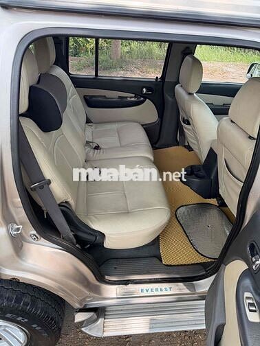 Ford Everest 2006 Vàng cát 7 chỗ