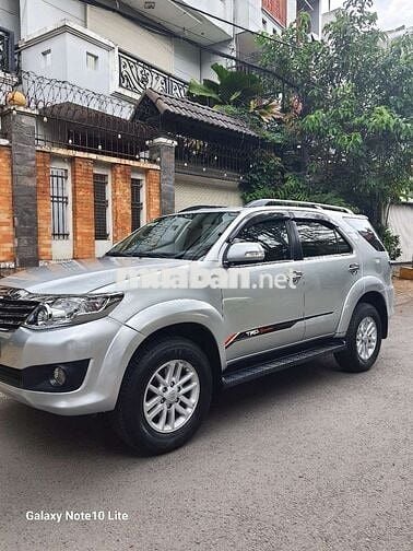 Toyota Fortuner 7 chỗ Xăng Số tự động Bạc