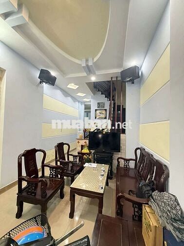 Bán nhà 2 tầng Đường Dương Bá Trạc - DT 76m2 - Giá 8.1 tỷ hẻm xe hơi 