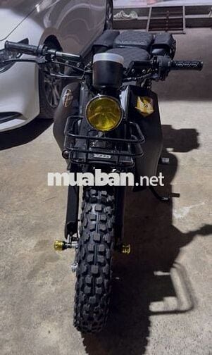 Xe máy độ Honda Super Cub Classic/Tracker màu Đen