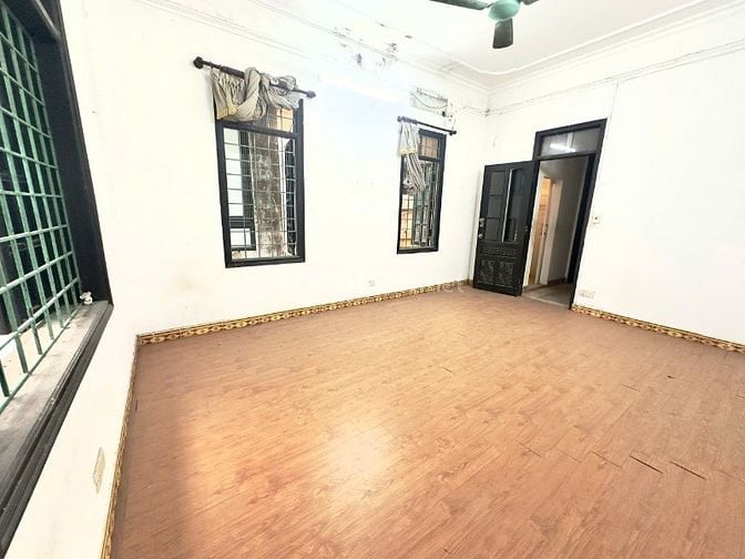 Nhà phố Kim Mã, Căn góc 50m2 x 4,3m mặt tiền, ngõ 2,5m cách20m ra phố 