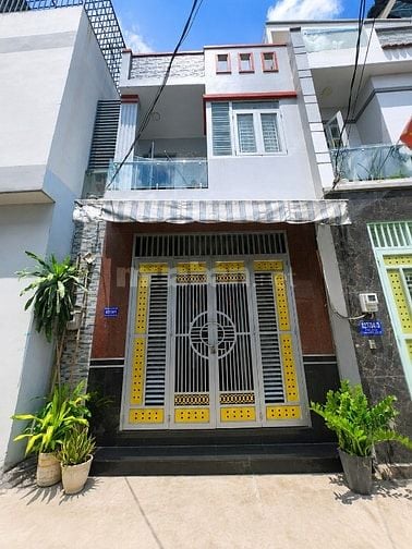 Bán nhà hẻm 827 Tỉnh Lộ 10, DT 4 x 17m, 2 tấm, 5.8 tỷ. Cạnh trường học
