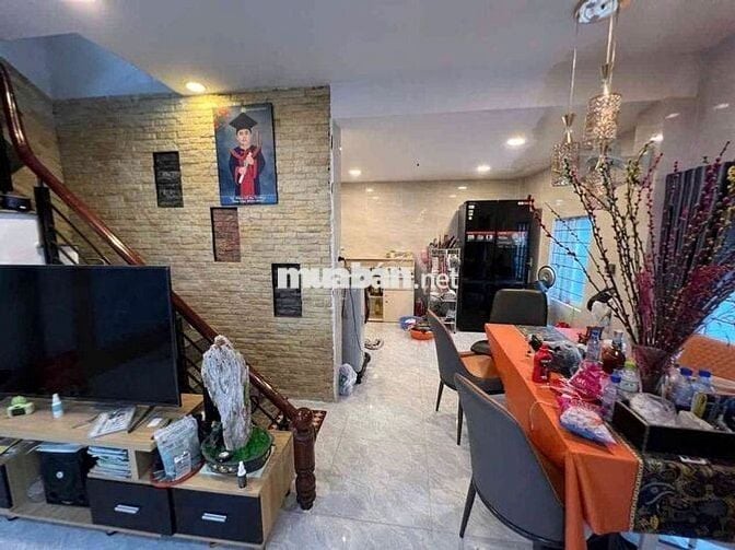 BÁN NHÀ  NGÃ TƯ GA - NGANG 4 M DÀI 9 CỰC THOÁNG - FULL NỘI THẤT