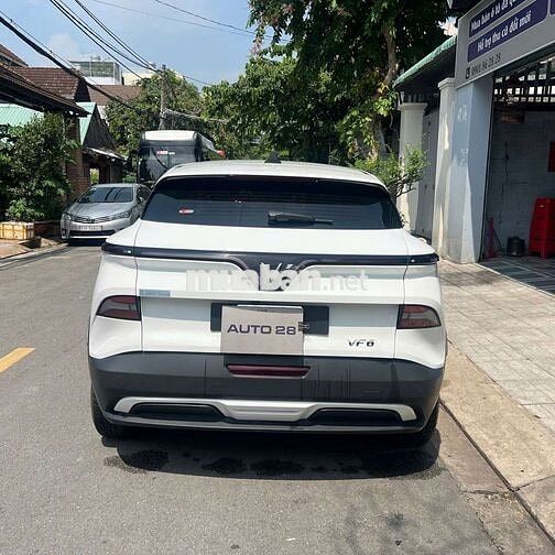 Vinfast VF6 bản Eco, Sạc không giới hạn, giá hời