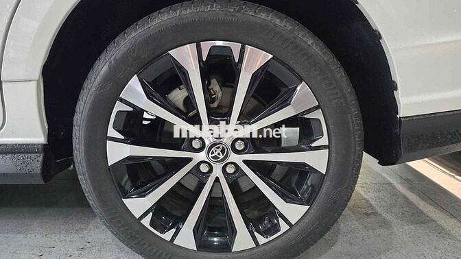 Toyota Veloz Cross 2022 bản Top Trắng 22.000 km