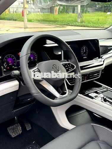 Volkswagen Teramont President SUV Đen 7 chỗ