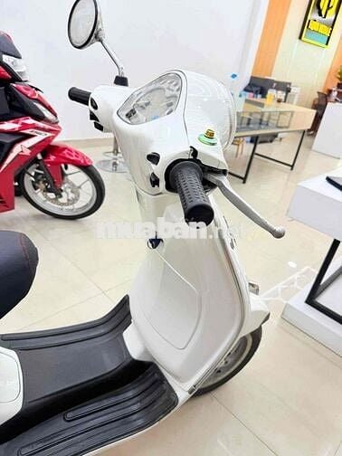Piaggio Vespa LX 125i Trắng