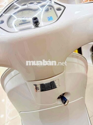 Piaggio Vespa LX 125i Trắng